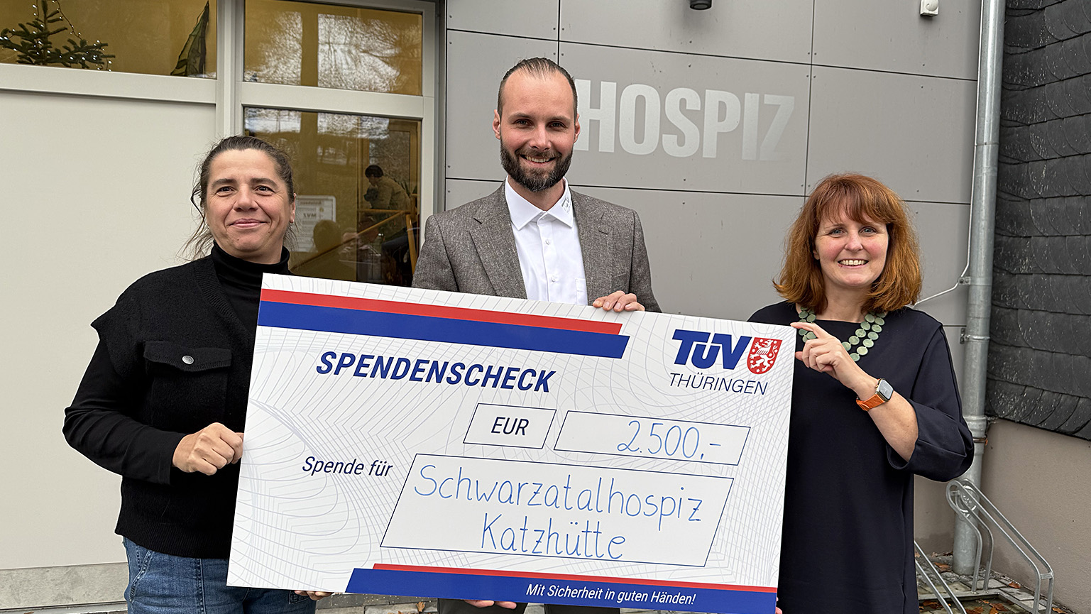 Spendenscheck an Schwarzatalhospiz